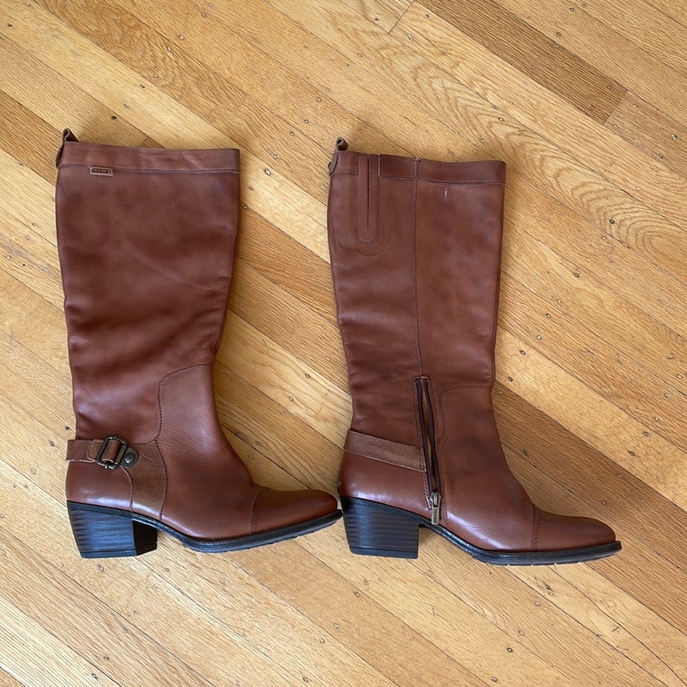 Pikolinos Brown Leather boots size 40.